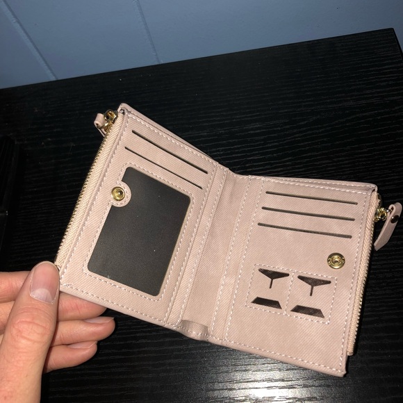 Women’s wallet! - Picture 2 of 5